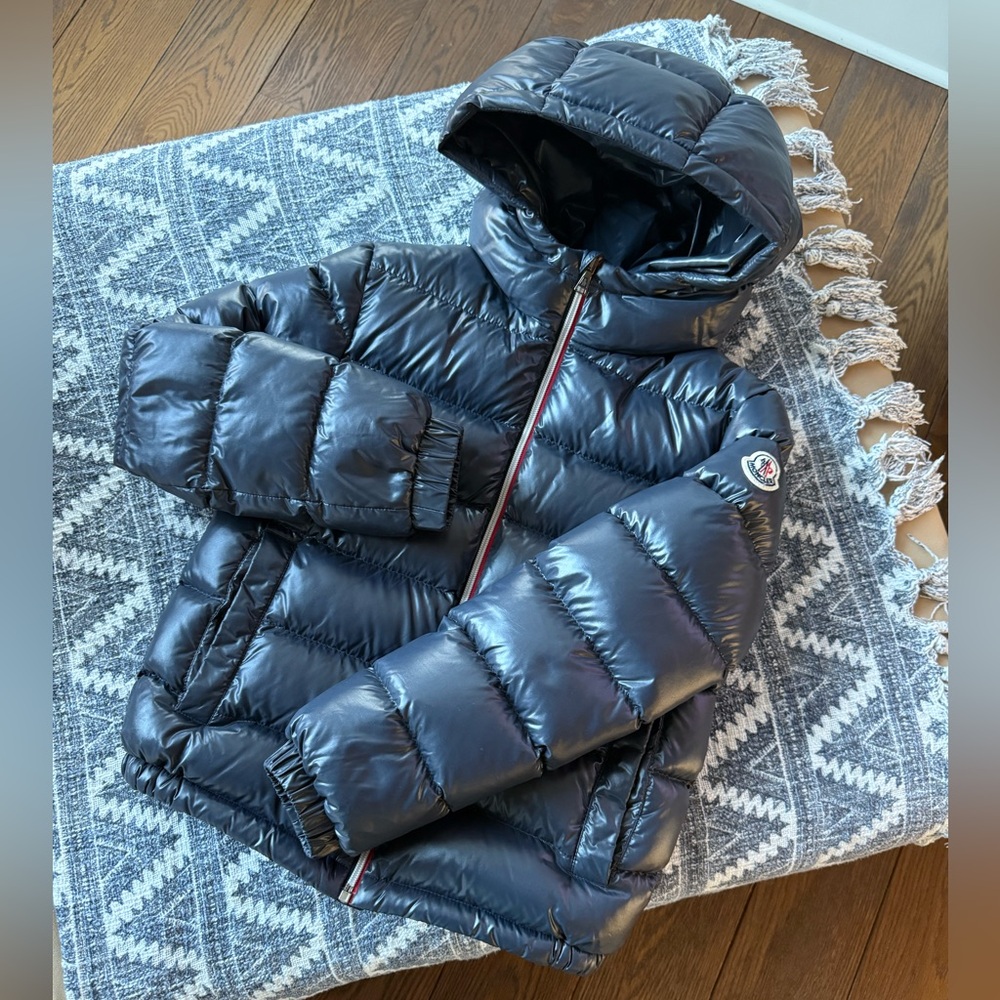 Moncler Shiny navy blue Puffer with Logo